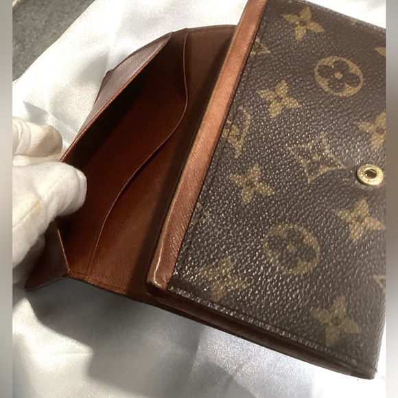 Louis Vuitton Monogram Tresor Wallet - Picture 8 of 11